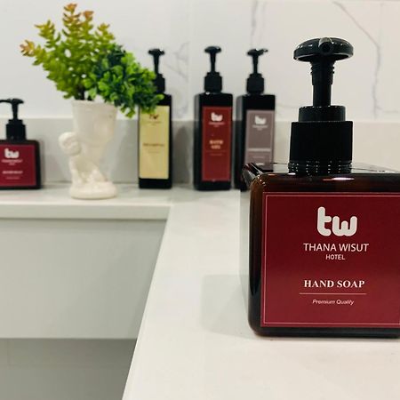 בנגקוק Thana Wisut Hotel מראה חיצוני תמונה
