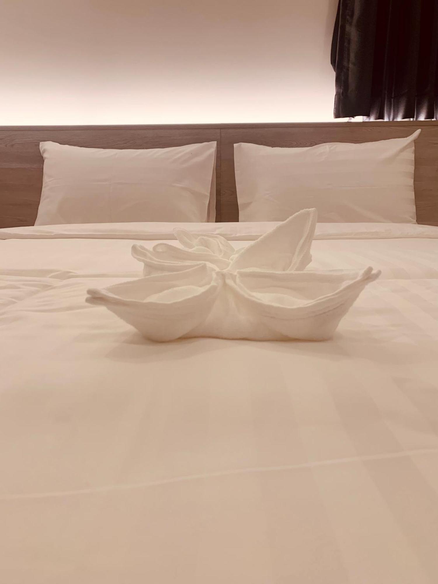 בנגקוק Thana Wisut Hotel מראה חיצוני תמונה