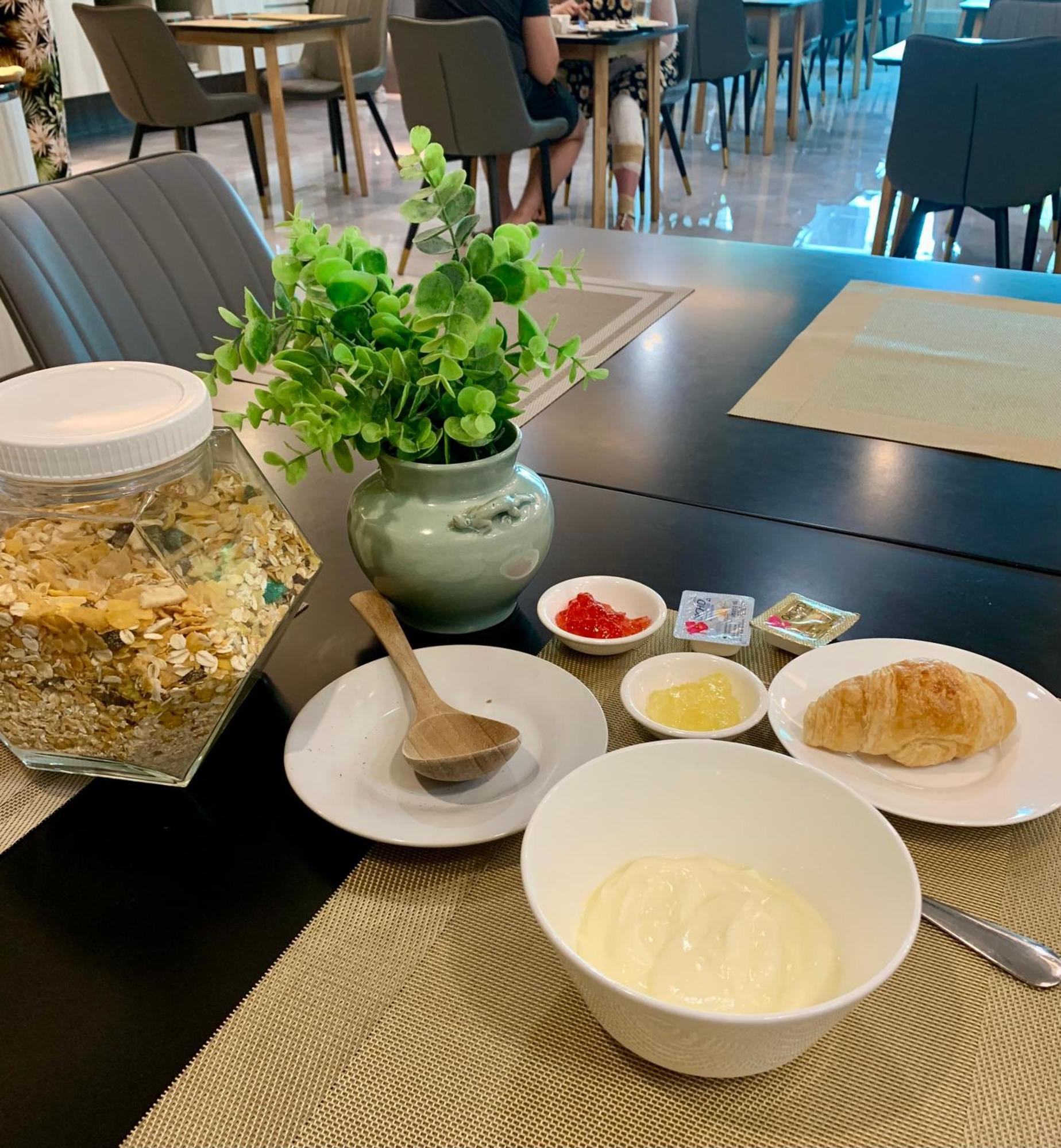 בנגקוק Thana Wisut Hotel מראה חיצוני תמונה